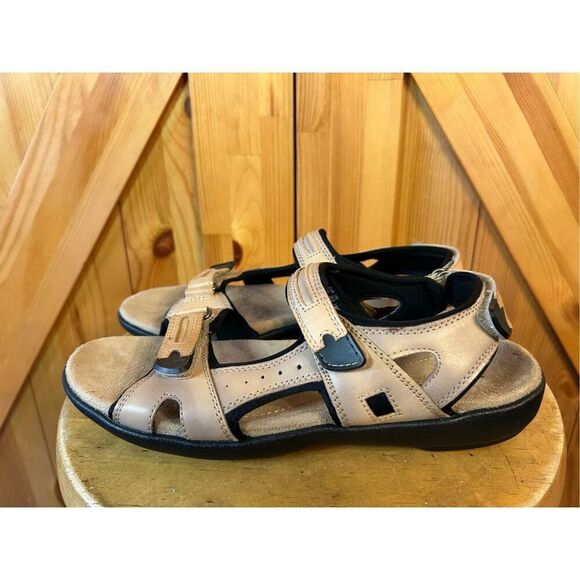 Naturalizer leather sandal size 9.5M Tan - Picture 1 of 9